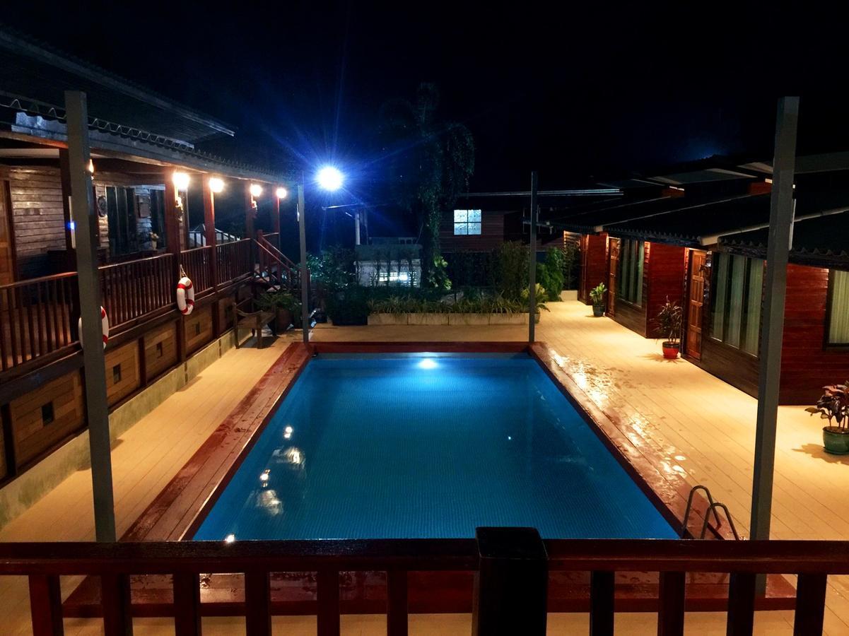 Chuchaiburi Sri Amphawa Exterior photo